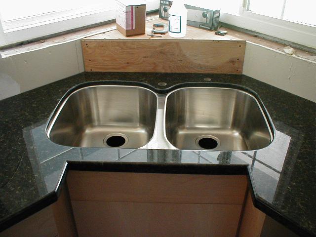 granite sink.jpg (44013 bytes)