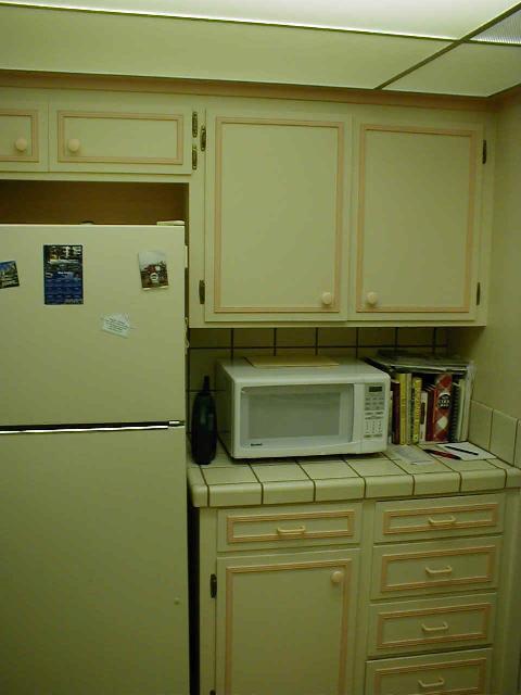 old_kitchen_06.jpg (32712 bytes)