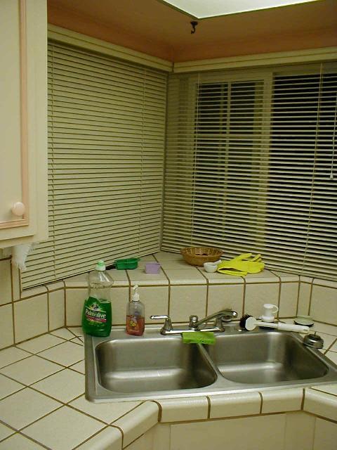 old_kitchen_11.jpg (39126 bytes)