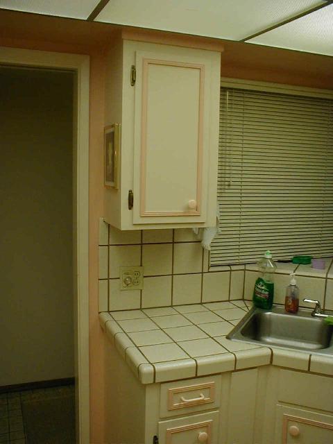 old_kitchen_12.jpg (39126 bytes)