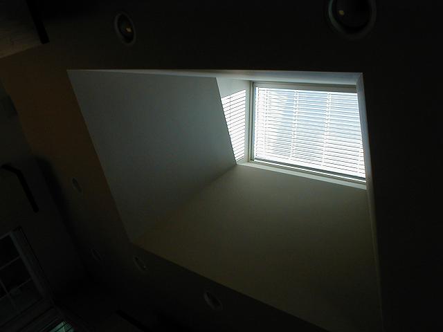 skylight02_sm.jpg (24419 bytes)